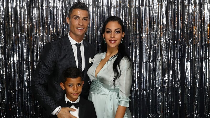 Cristiano Ronaldo , novia e hijo en fotomatón premios FIFA The Best