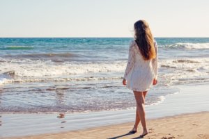 En verano la novia puede atreverse a usar vestidos más casuales.